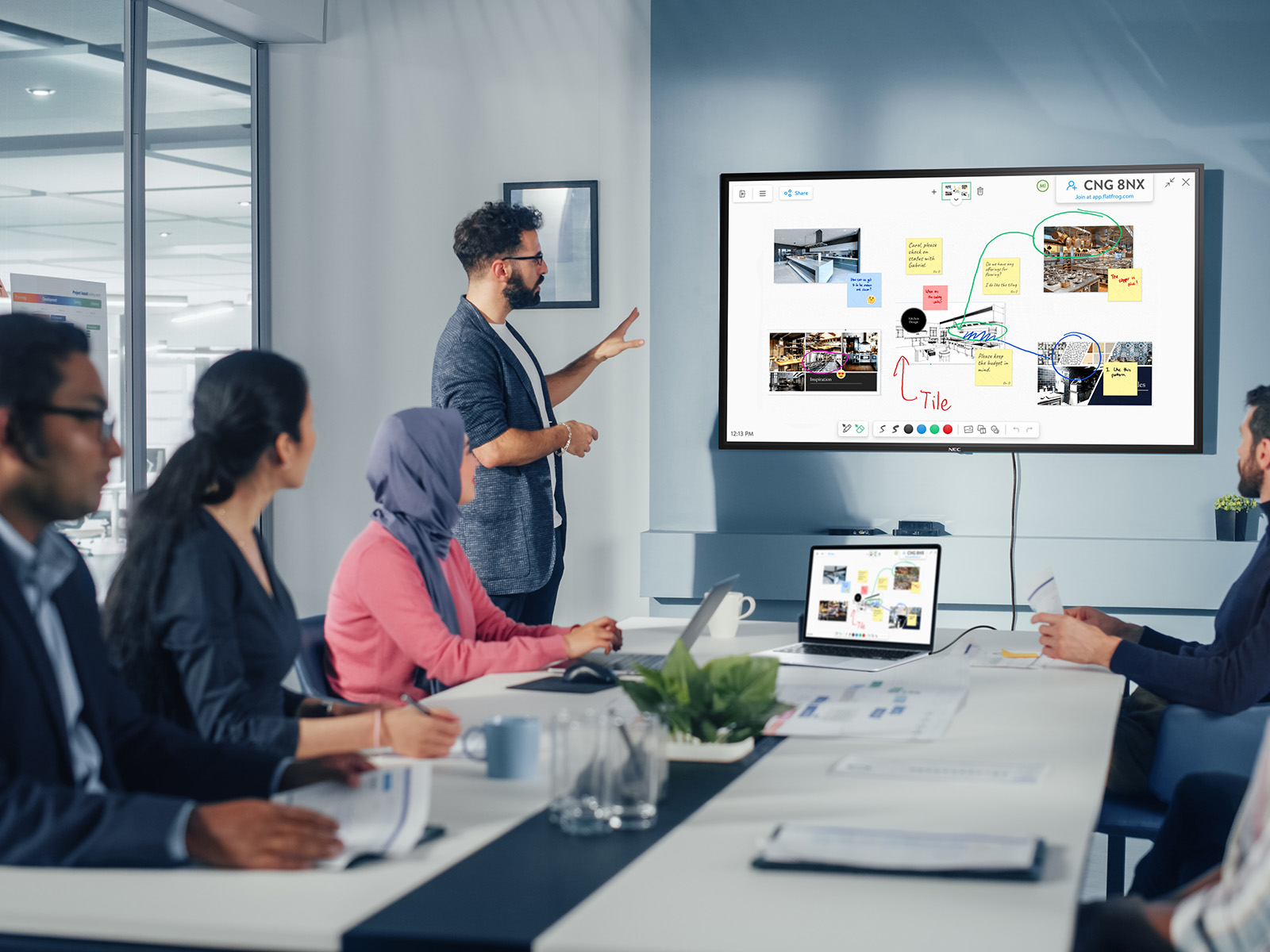 SharpNEC_application-image_M_Series_USB-C-InterfaceBoard_1600x1200