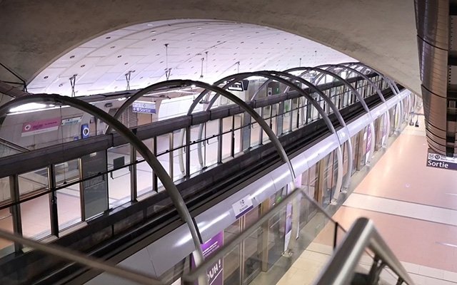 Sharp/NEC projectors in the Paris metro